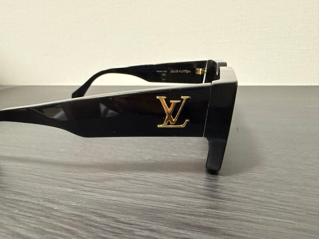 LOUIS VUITTON (ルイヴィトン) LVクラッシュ Z1579E