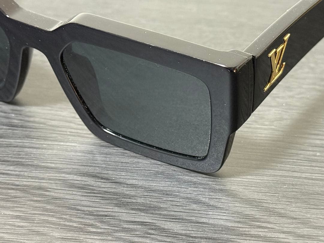 LOUIS VUITTON (ルイヴィトン) LVクラッシュ Z1579E