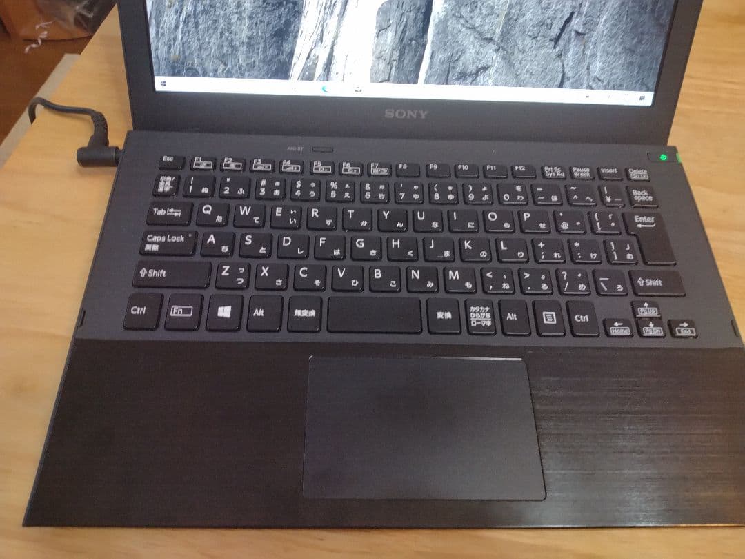 軽量薄型☆VAIO SVP112A2CN Core i3 8GB SSD128