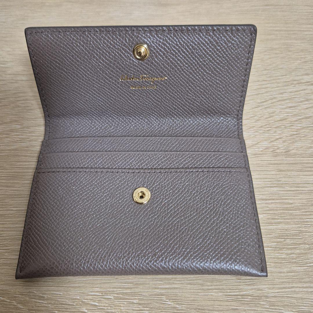 サルバトーレフェラガモ　名刺入れ