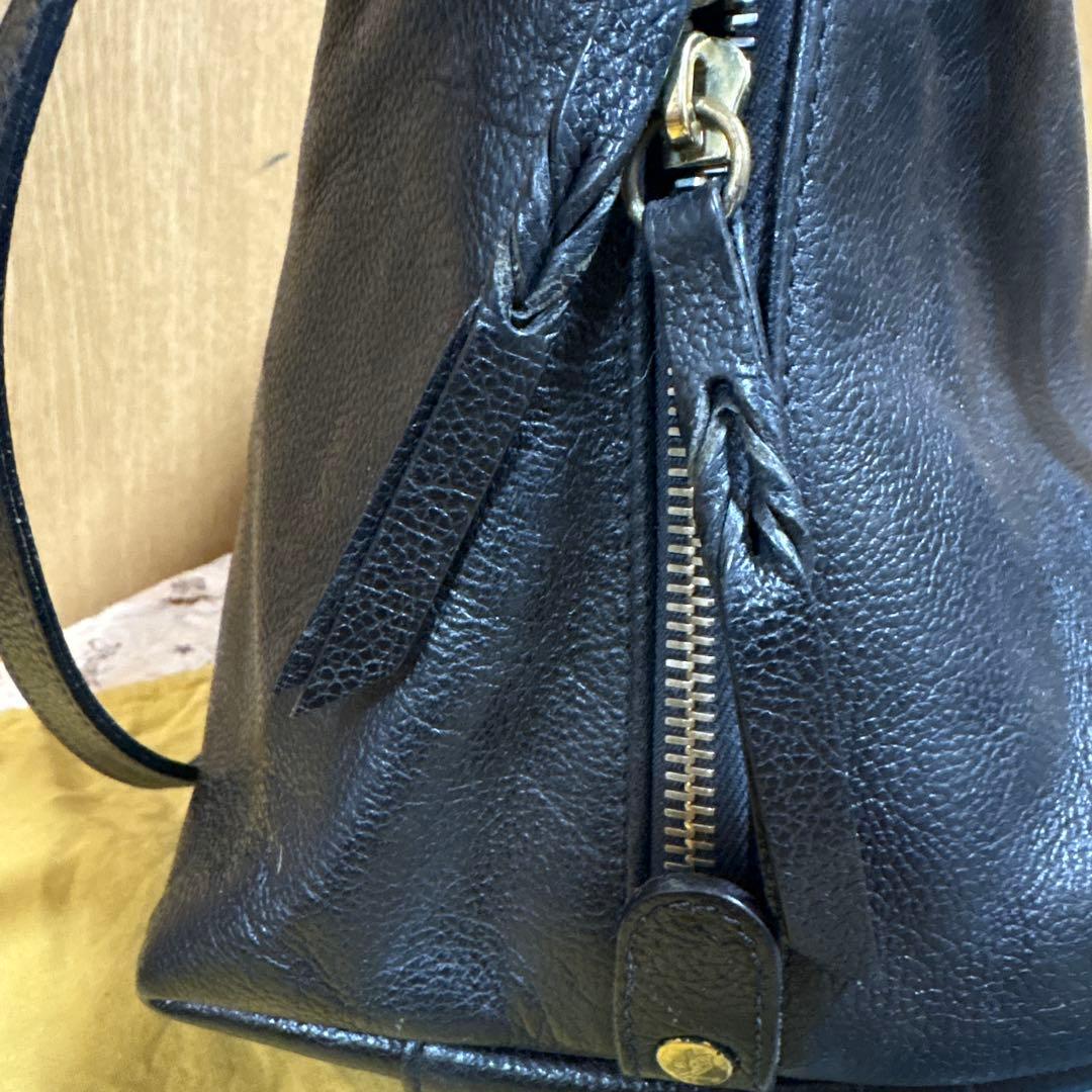 IL BISONTE ブラック レザー ハンドバッグ