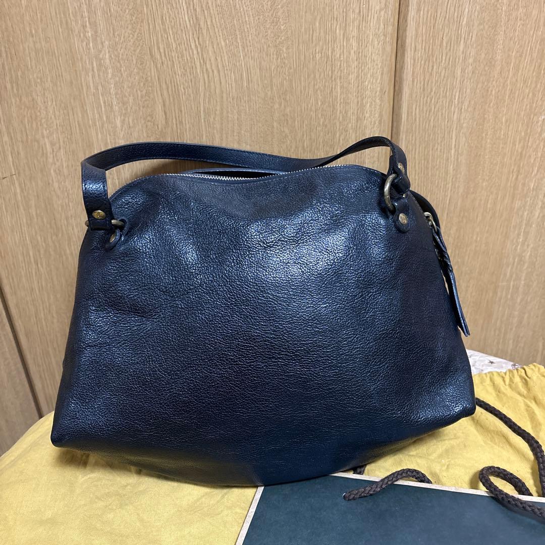 IL BISONTE ブラック レザー ハンドバッグ