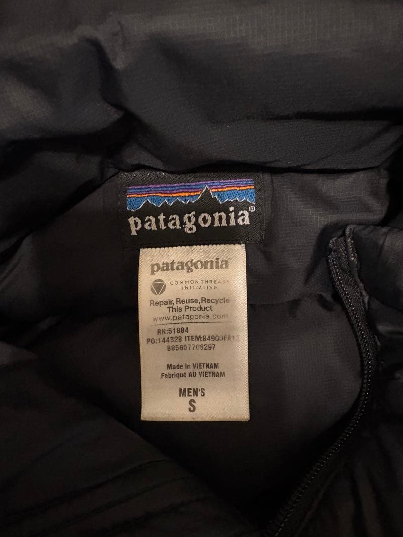 Patagonia フード付きダウンジャケット ブラック 訳アリ商品