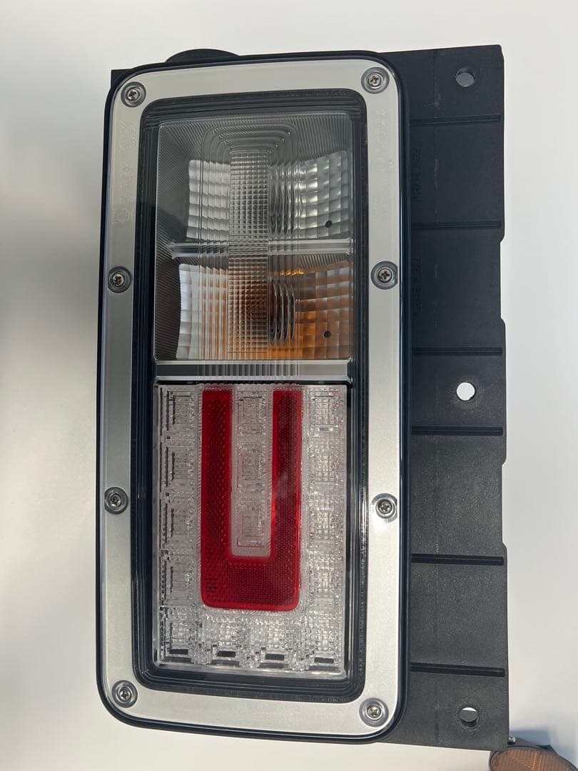 日野　現行17プロフィア 純正テールランプ　左右2個セット
