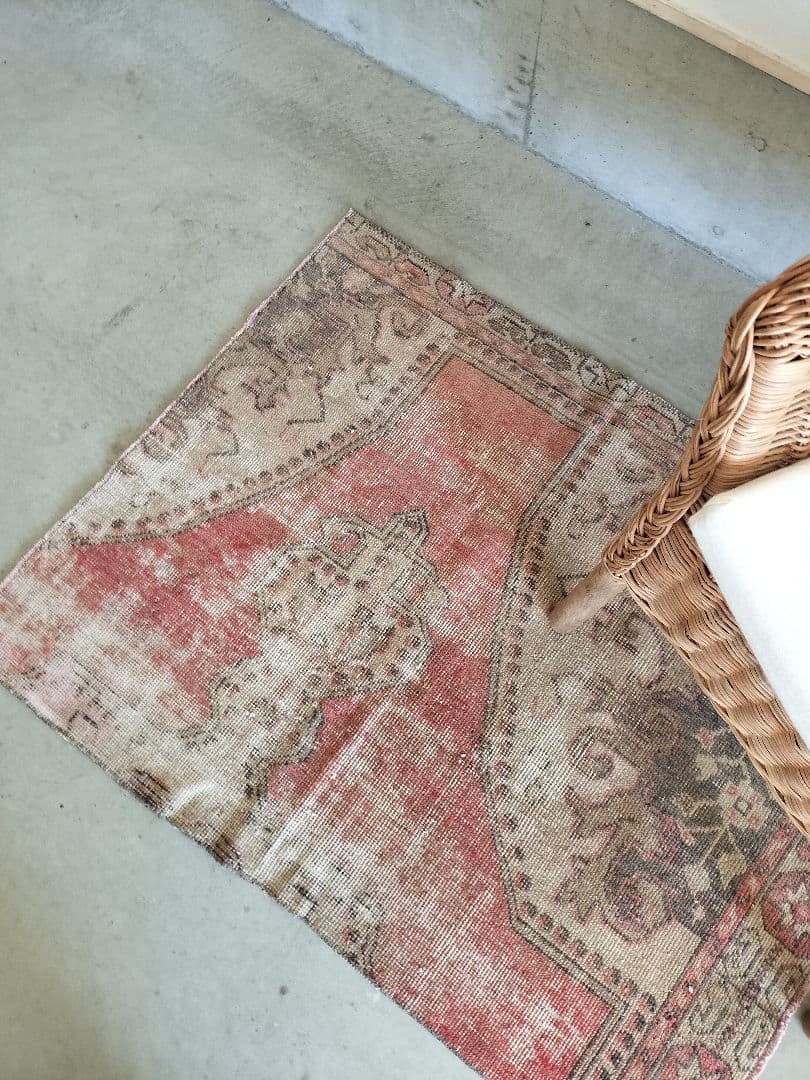 【最終価格】アヴァノス　擦れ感ヴィンテージトルコラグ No.704