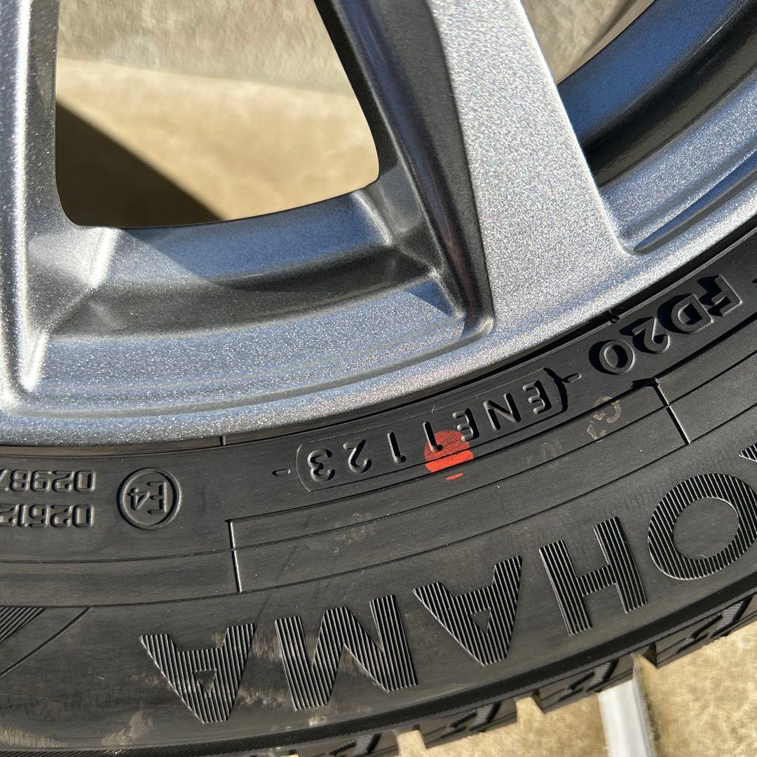 売り切りヨコハマ　スタッドレスタイヤ4本セット　16インチ205/60R16