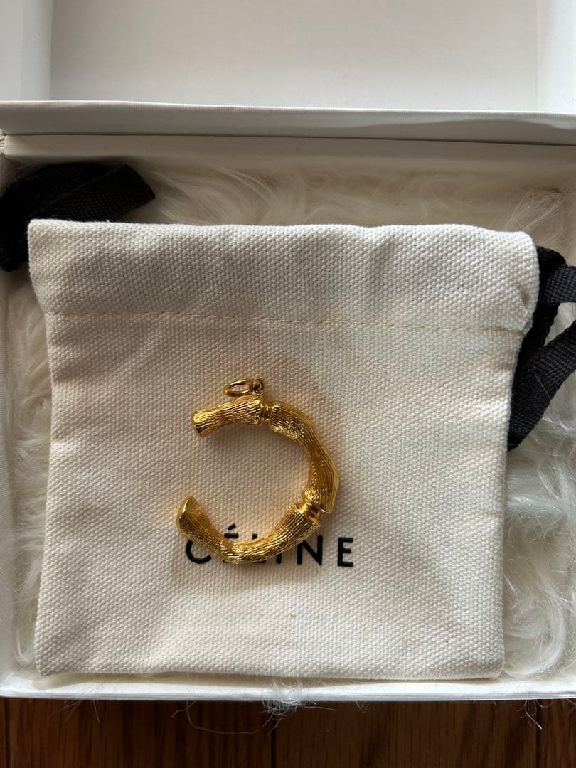 celine セリーヌ フィービー期　イニシャルネックレス　C