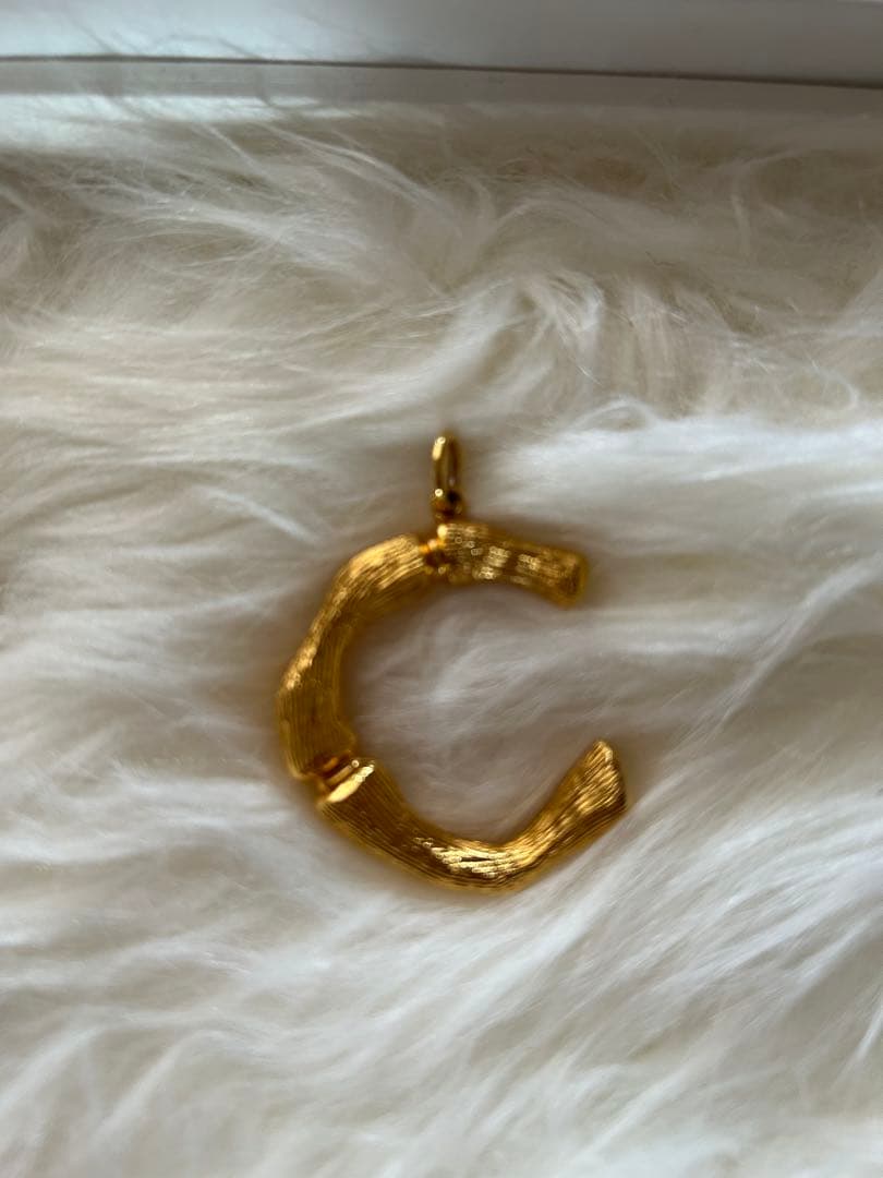 celine セリーヌ フィービー期　イニシャルネックレス　C