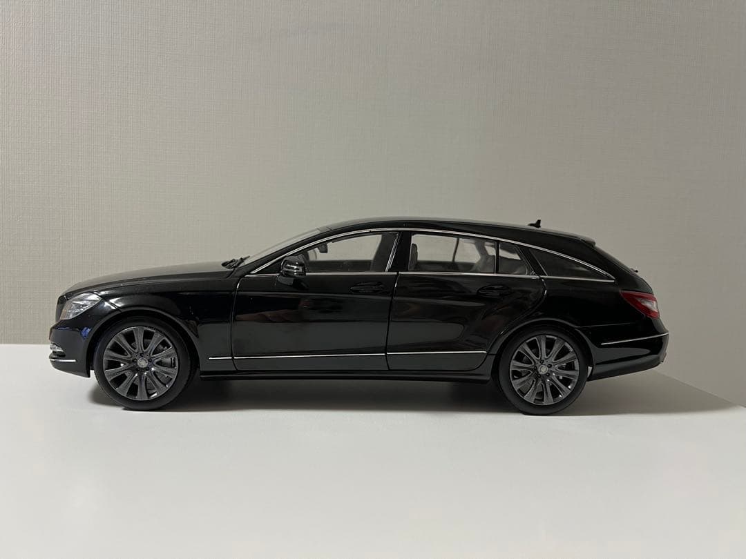 Norev 1/18 Mercedes Benz CLS ディーラー仕様