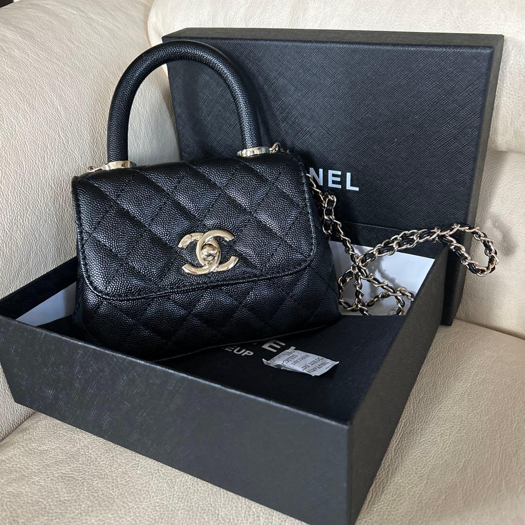ブラックショルダーバッグ　ノベルティ　CHANEL