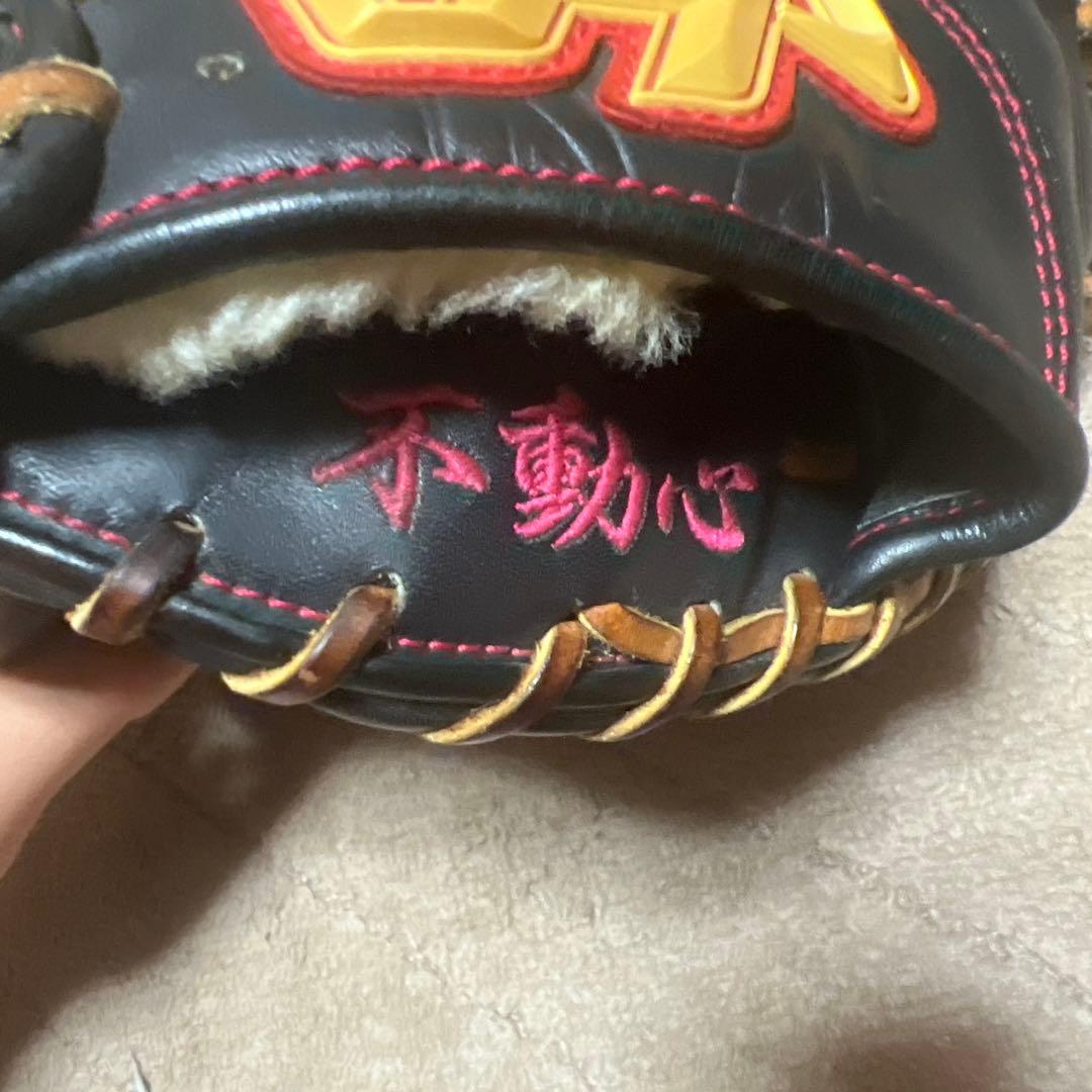 ハタケヤマ　キャッチャー用グローブ 黒/赤