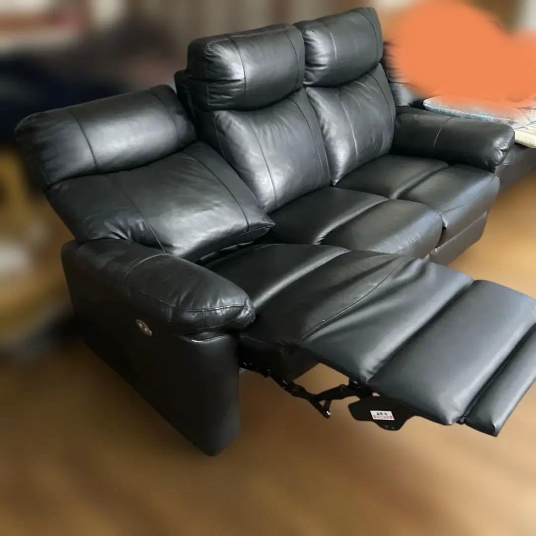 電動リクライニング機能付き黒ソファ 3人掛け