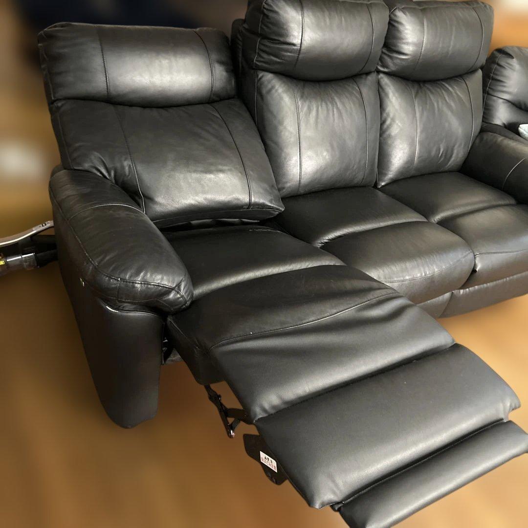 電動リクライニング機能付き黒ソファ 3人掛け