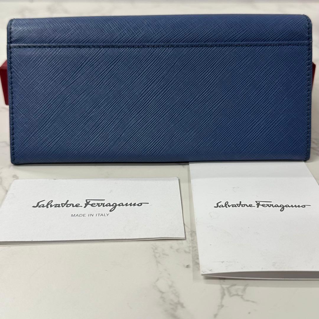 新品同様‼️ サルヴァトーレフェラガモ　財布　二つ折り　長財布　ヴァラ　リボン