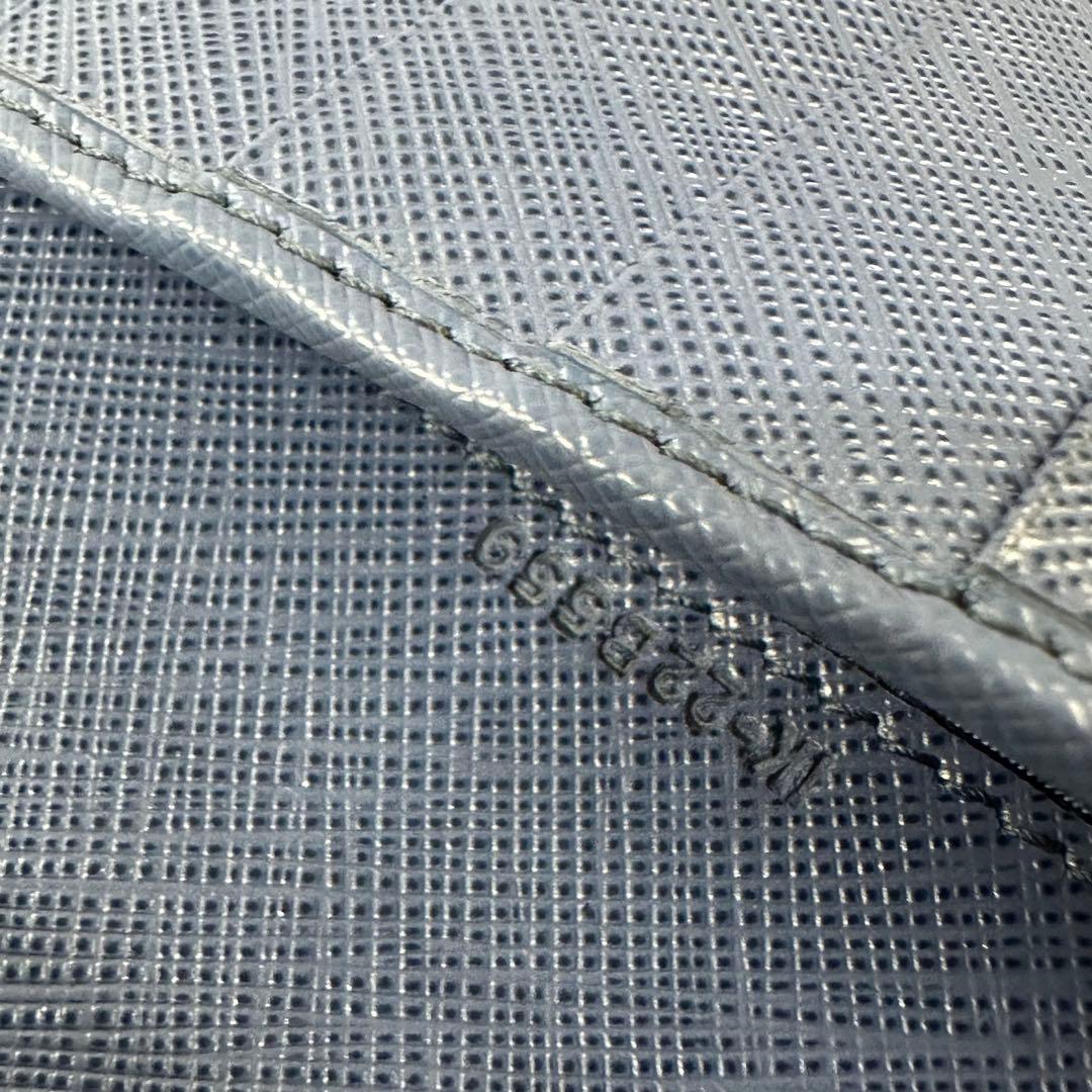 新品同様‼️ サルヴァトーレフェラガモ　財布　二つ折り　長財布　ヴァラ　リボン