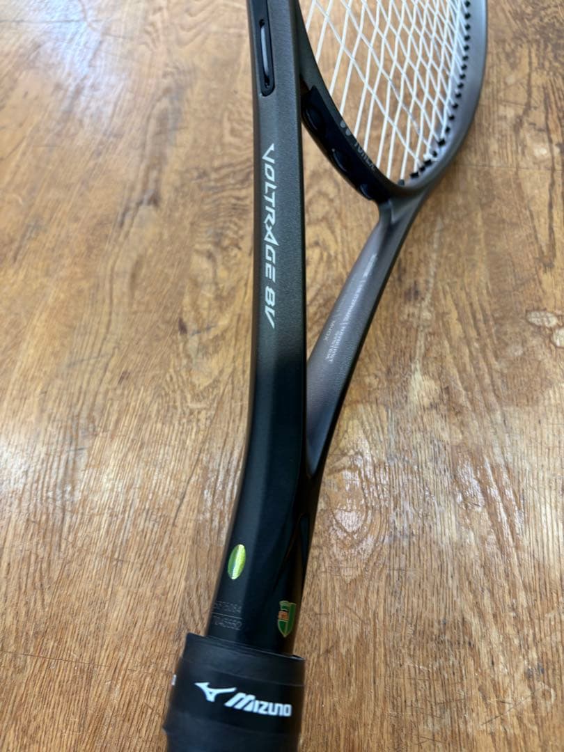 (未使用に近い)新色YONEX VOLTRAGE 8V テニスラケット