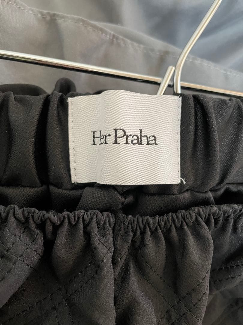 Her Praha Irene ブラック キルティング ショートパンツ