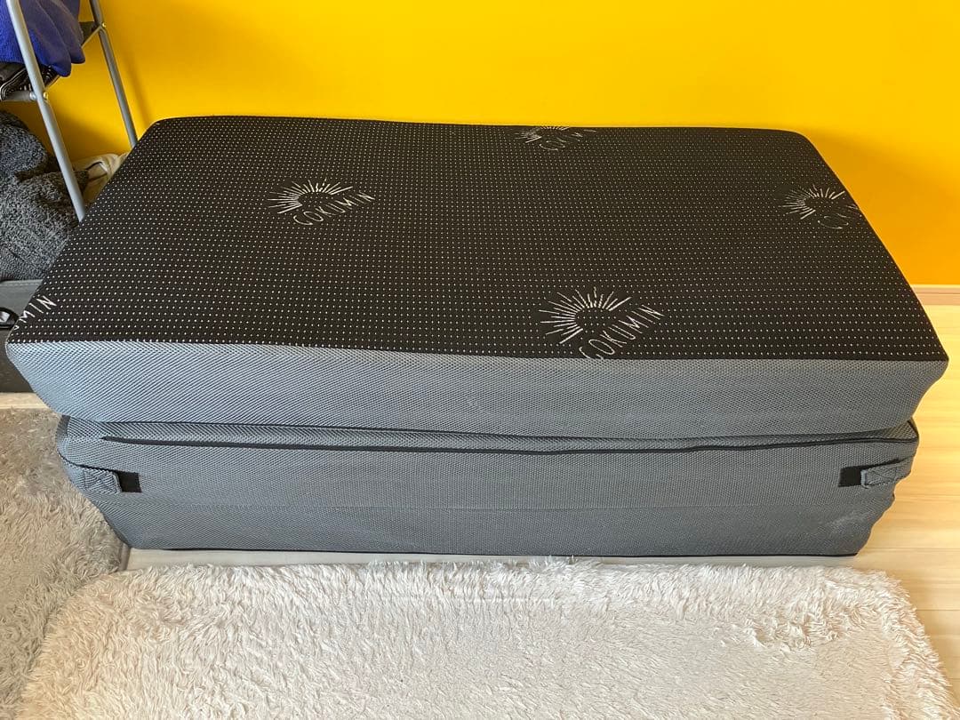 【状態良・送料込】GOKUMIN セミダブルマットレス黒(低反発、三つ折)