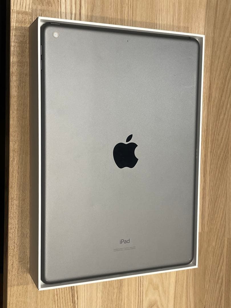 IPad 第7世代 32G本体と充電器付き