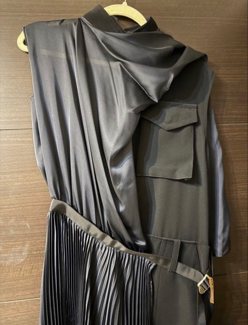 名作！sacai サテン ドッキングプリーツワンピース