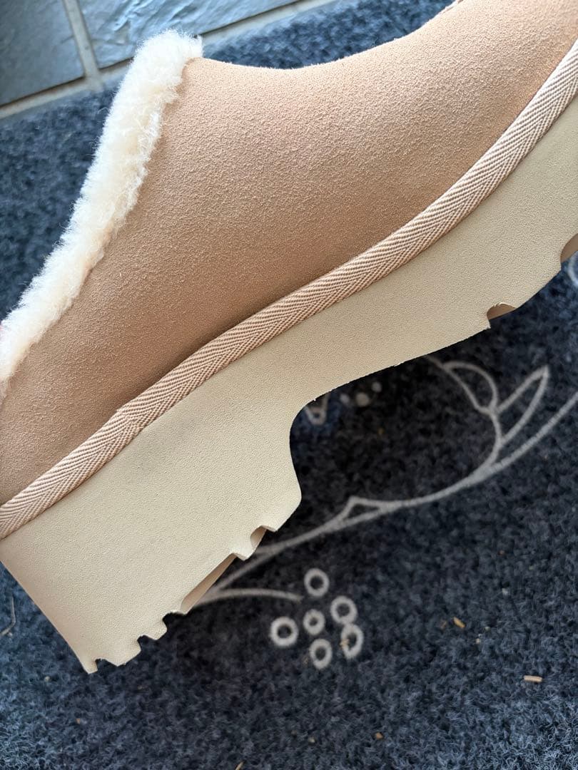 28日まで価格！美品！UGG New Heights Cozy Clog