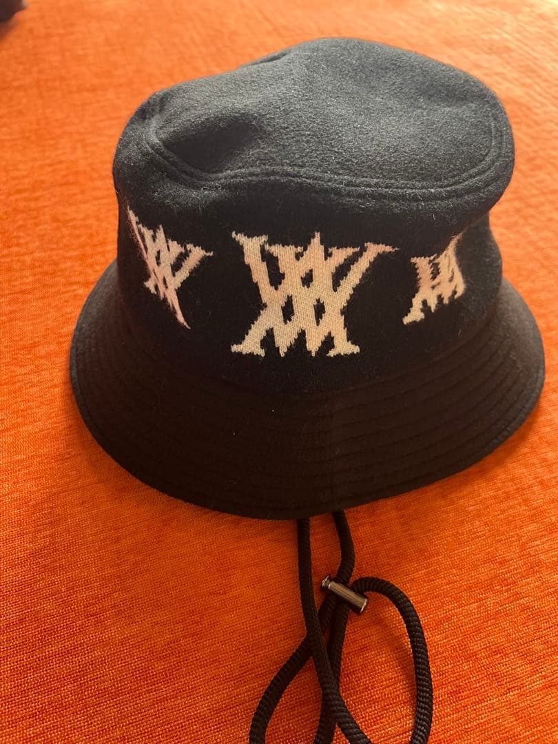 バケットハット 黒 ロゴ刺繍付き　 アニューゴルフ