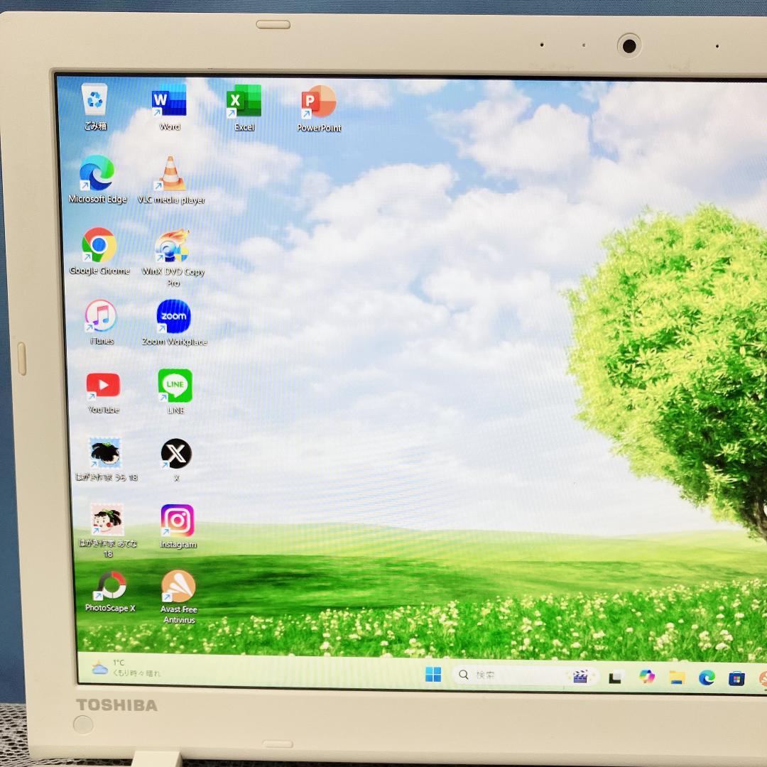美品❣ 東芝ノートパソコン 薄型軽量 ゴールド✨Win11 SSD カメラ付き