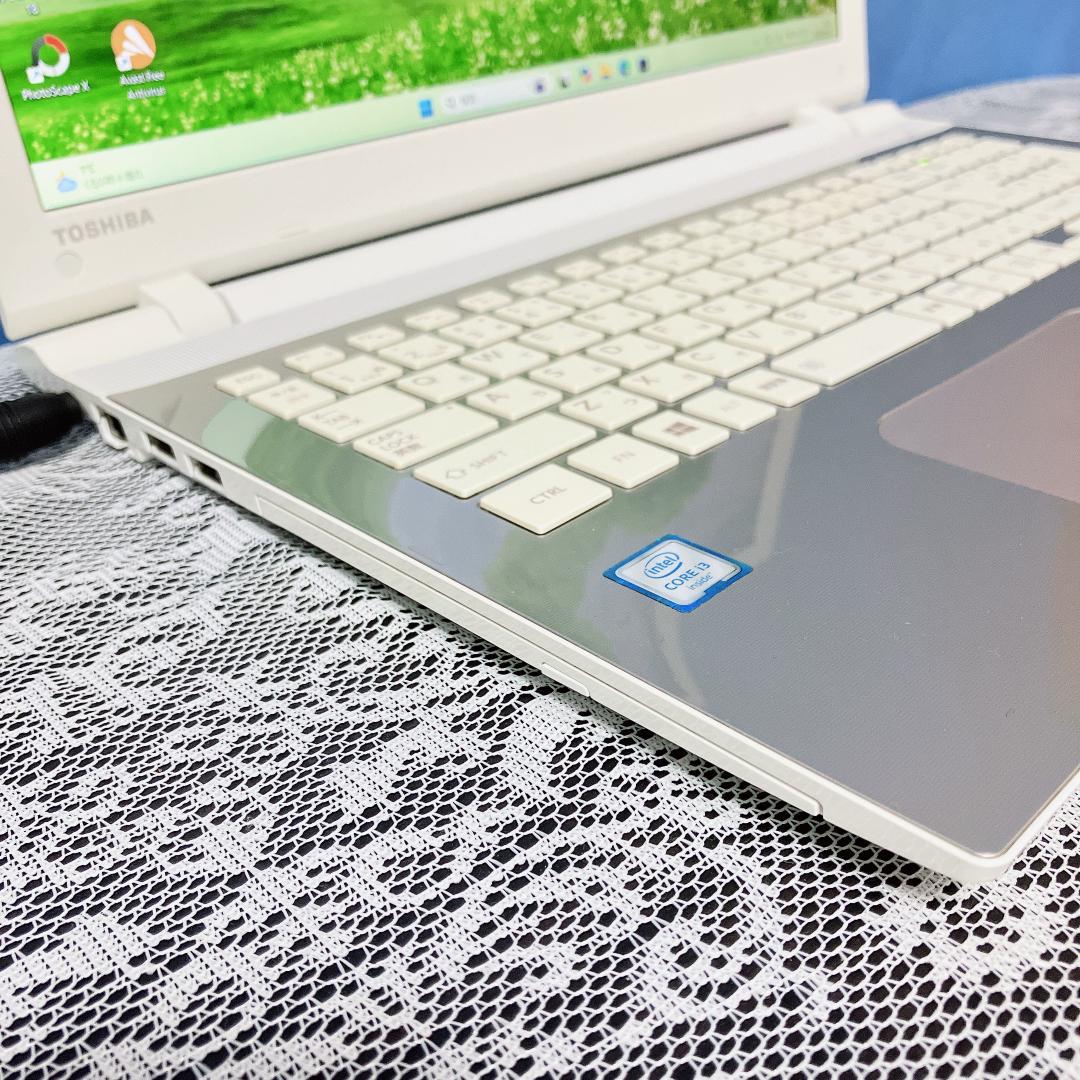 美品❣ 東芝ノートパソコン 薄型軽量 ゴールド✨Win11 SSD カメラ付き