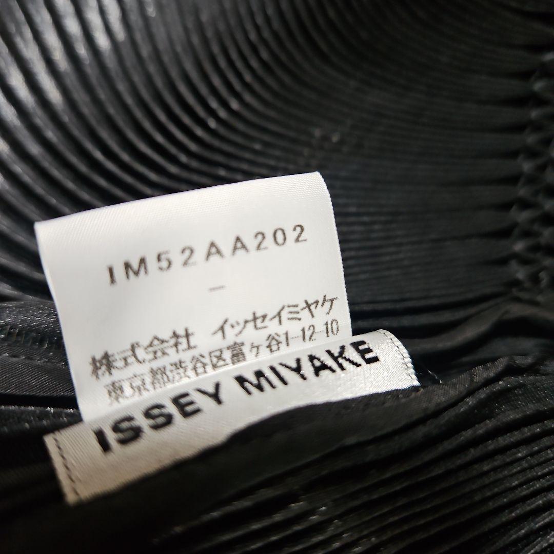 ぬ価格　イッセイミヤケの黒のプリーツ帽子