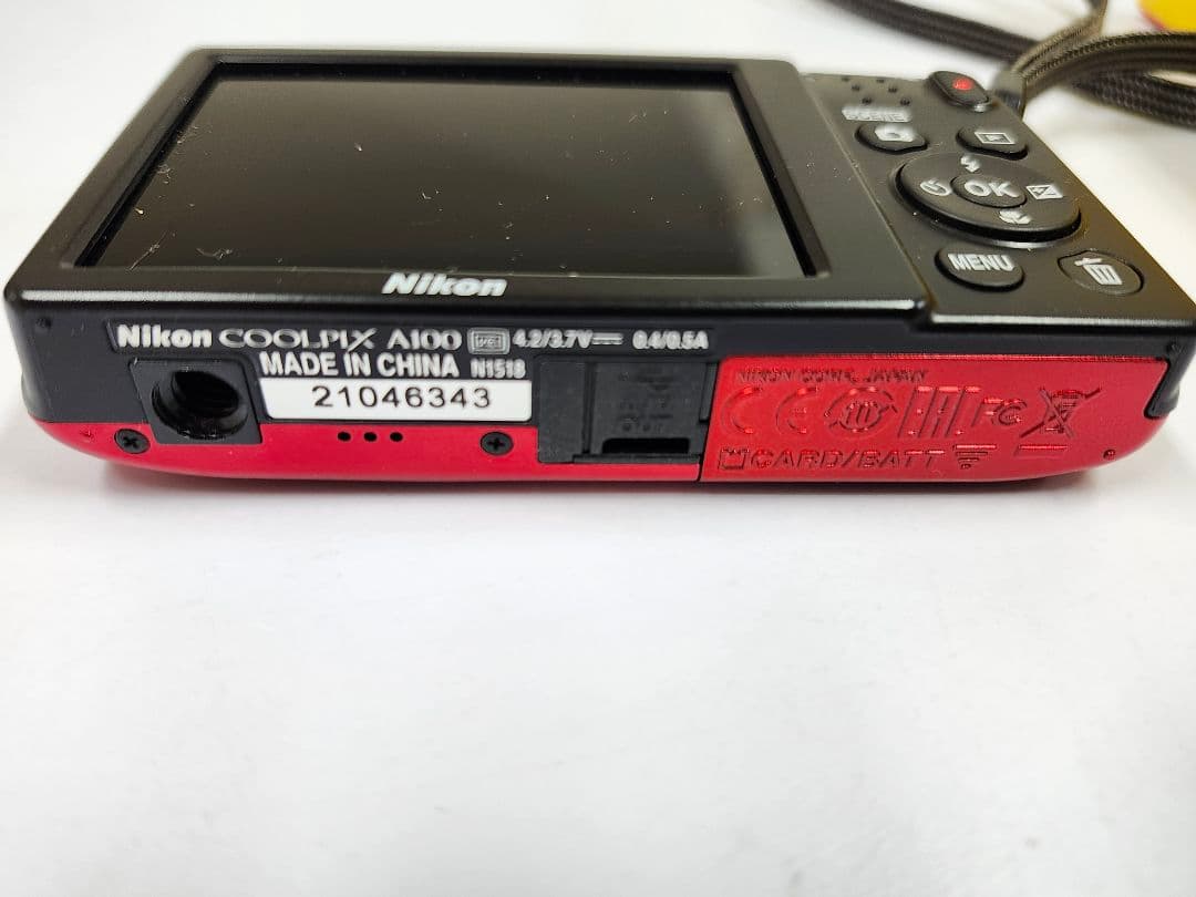 デジタルカメラ　Nikon Coolpix A100 レッド 本体
