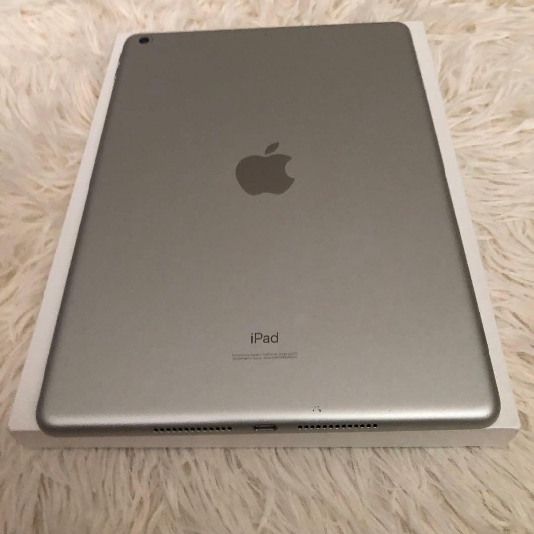 【完動品】iPad 第8世代 128GB 【すぐ発送】