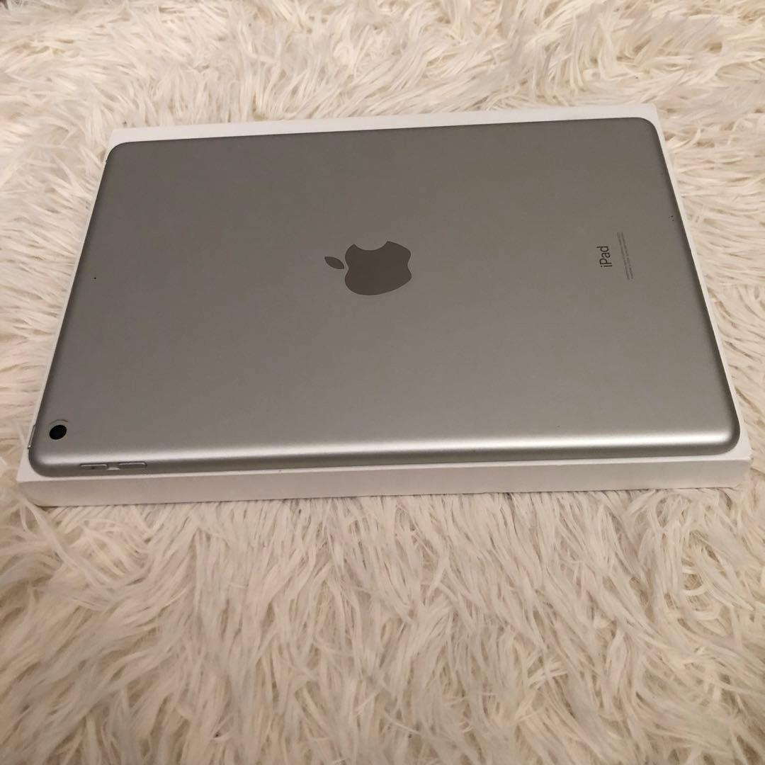 【完動品】iPad 第8世代 128GB 【すぐ発送】