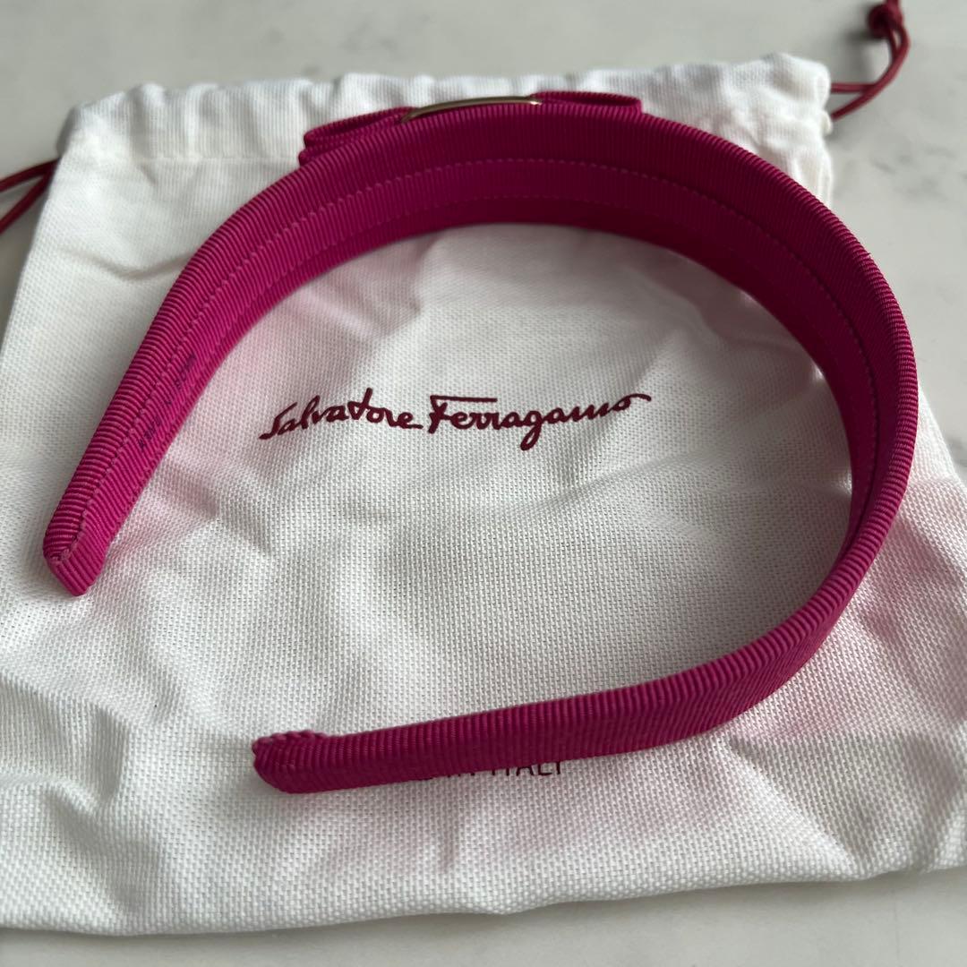 フェラガモ　カチューシャ　ピンク　リボン　ほぼ新品