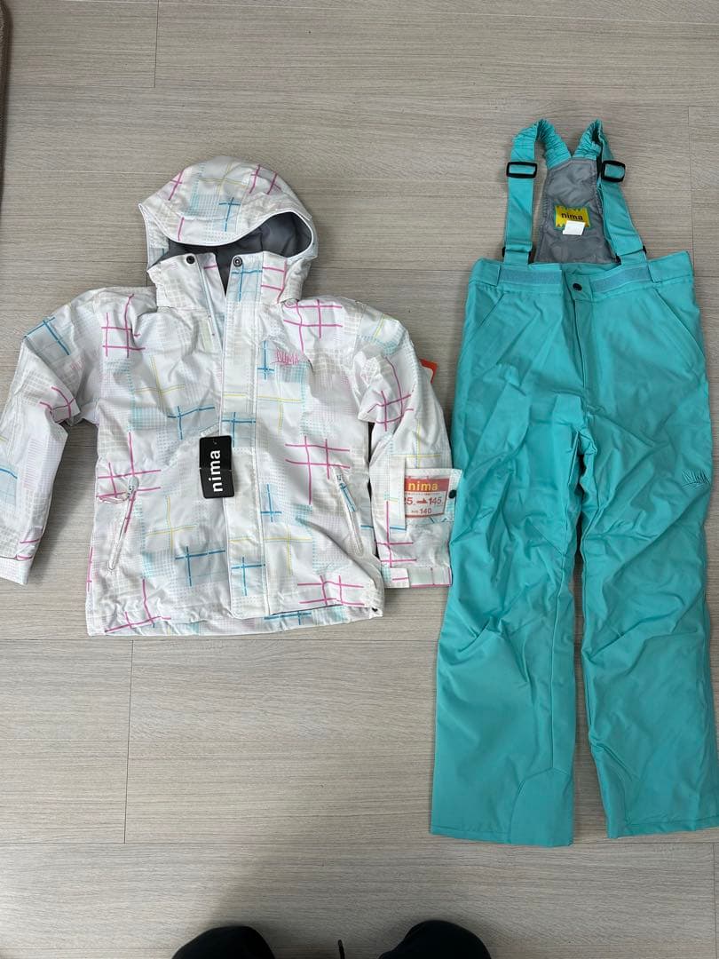 【新品未使用】nima スキーウェア　上下セット　サイズ140cm