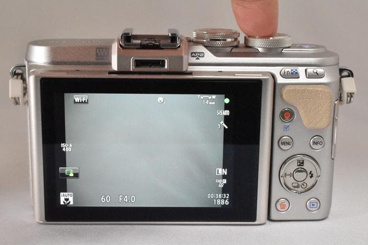 【美品】OLYMPUS PEN E-PL8 ホワイト レンズキット