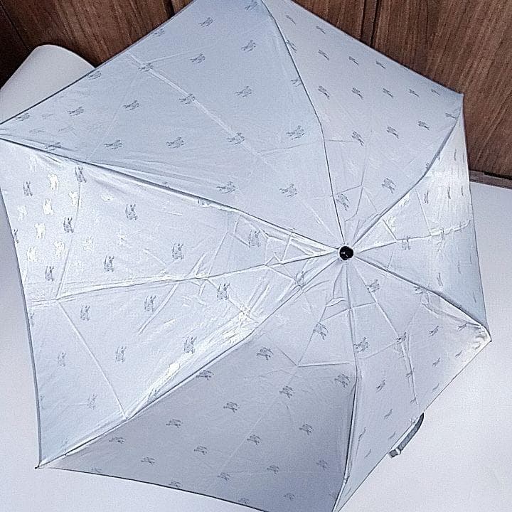 【超美品】バーバリー　晴雨兼用 折りたたみ日傘 騎兵柄　水色 傘袋付き