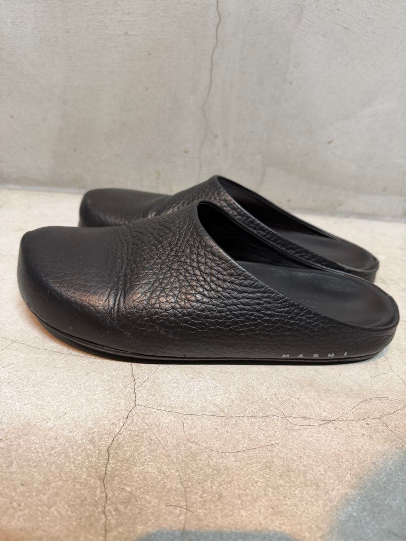 MARNI レザーサンダル　ブラック 42