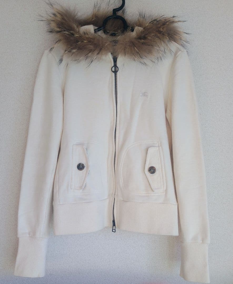 バーバリーブルーレーベル　ジップアップ　パーカー　フードファー付