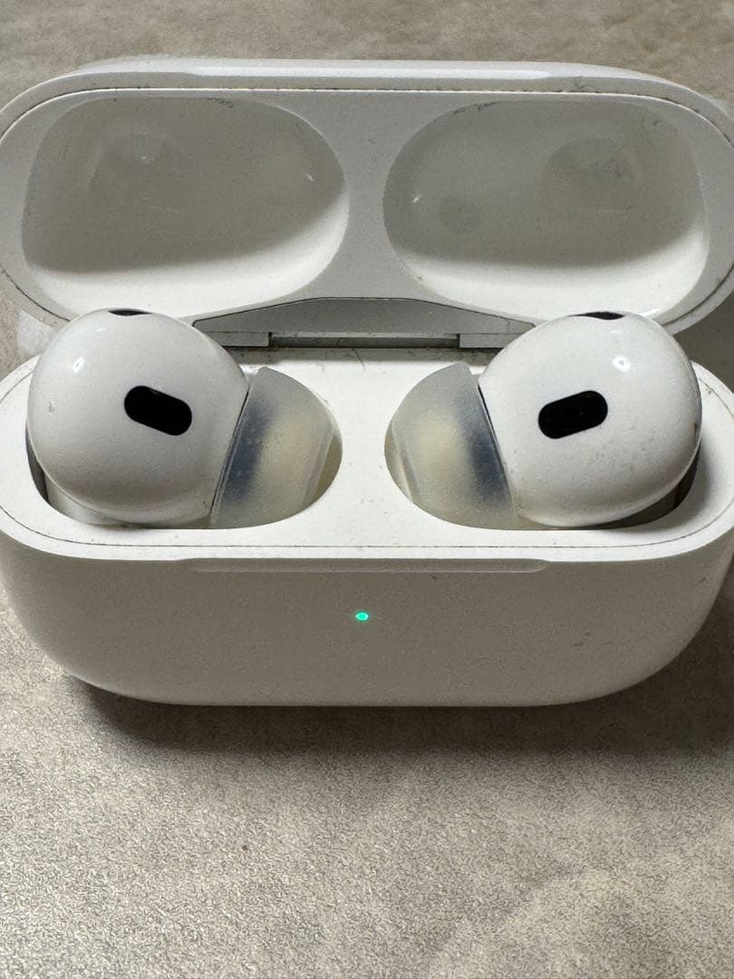 【お値下げ中】AirPods Pro 第2世代 (イヤーチップ各種おまけ付き)