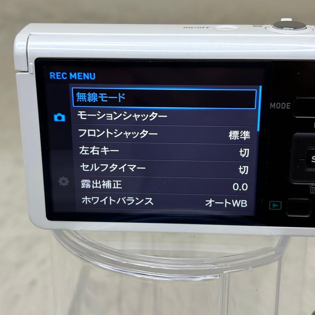 美品　CASIO カメラ　EX-ZR70 充電器　箱　ホワイト コンデジ　動作品