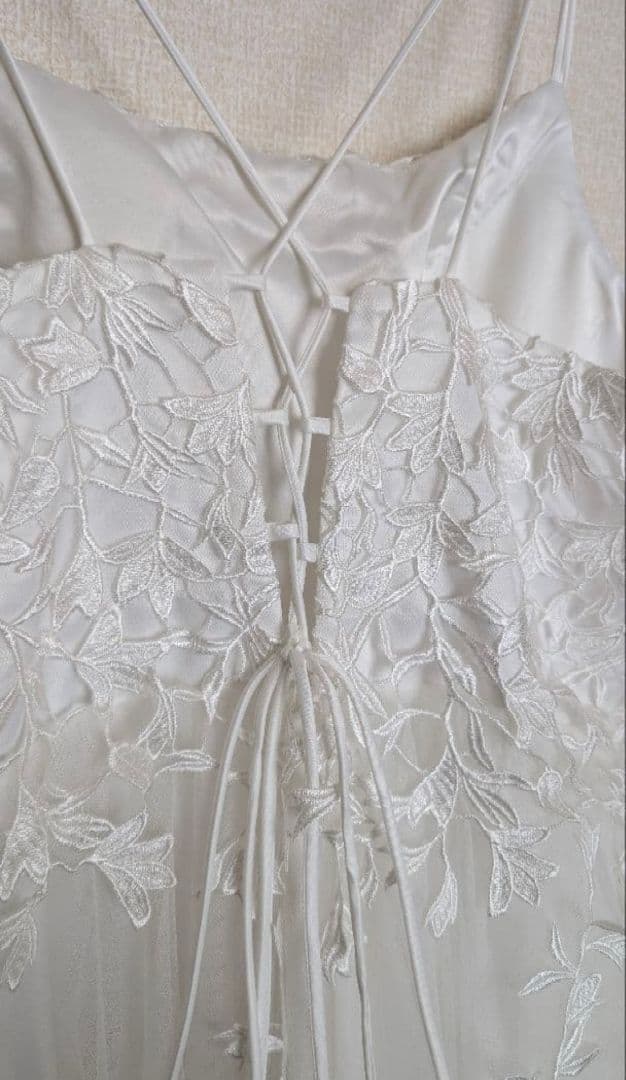 （大きいサイズ）ウェディングドレス　トレーン＆ベール＆インナースカート付き