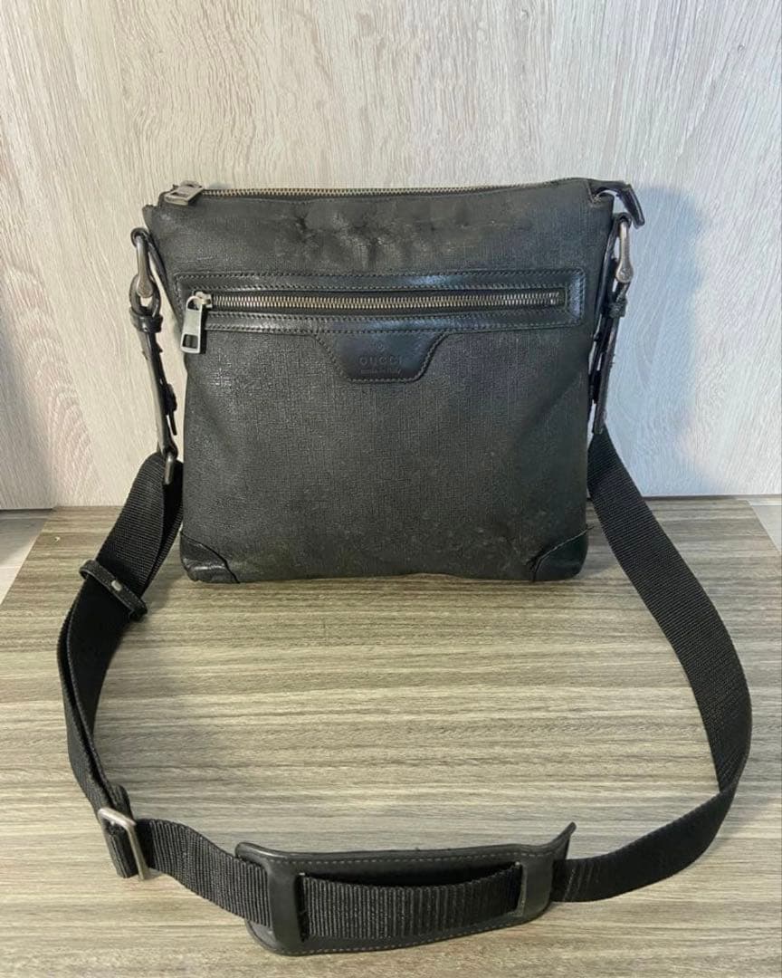 GUCCI ショルダーバッグ　GG スプリーム　ブラック　レザー　メンズ　斜掛