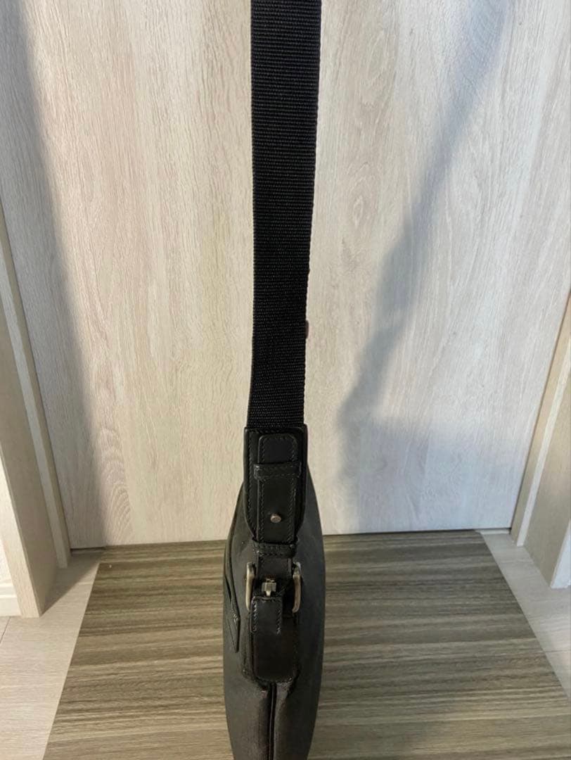 GUCCI ショルダーバッグ　GG スプリーム　ブラック　レザー　メンズ　斜掛