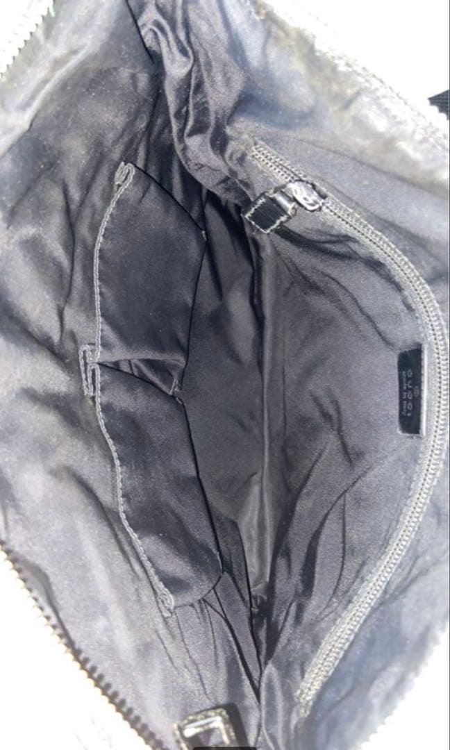 GUCCI ショルダーバッグ　GG スプリーム　ブラック　レザー　メンズ　斜掛