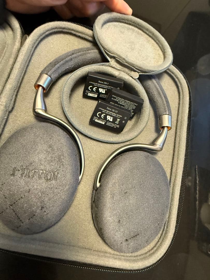 希少 Zik3.0 Bluetooth ヘッドホン バッテリー3 ケース付き