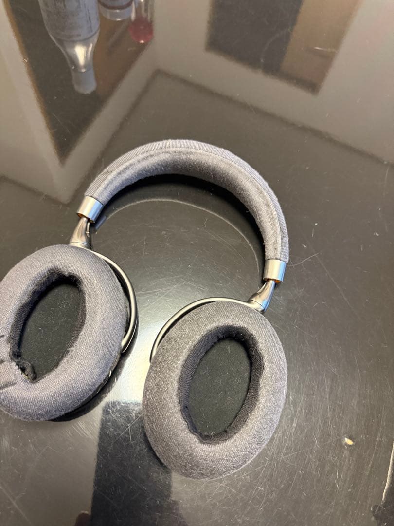 希少 Zik3.0 Bluetooth ヘッドホン バッテリー3 ケース付き