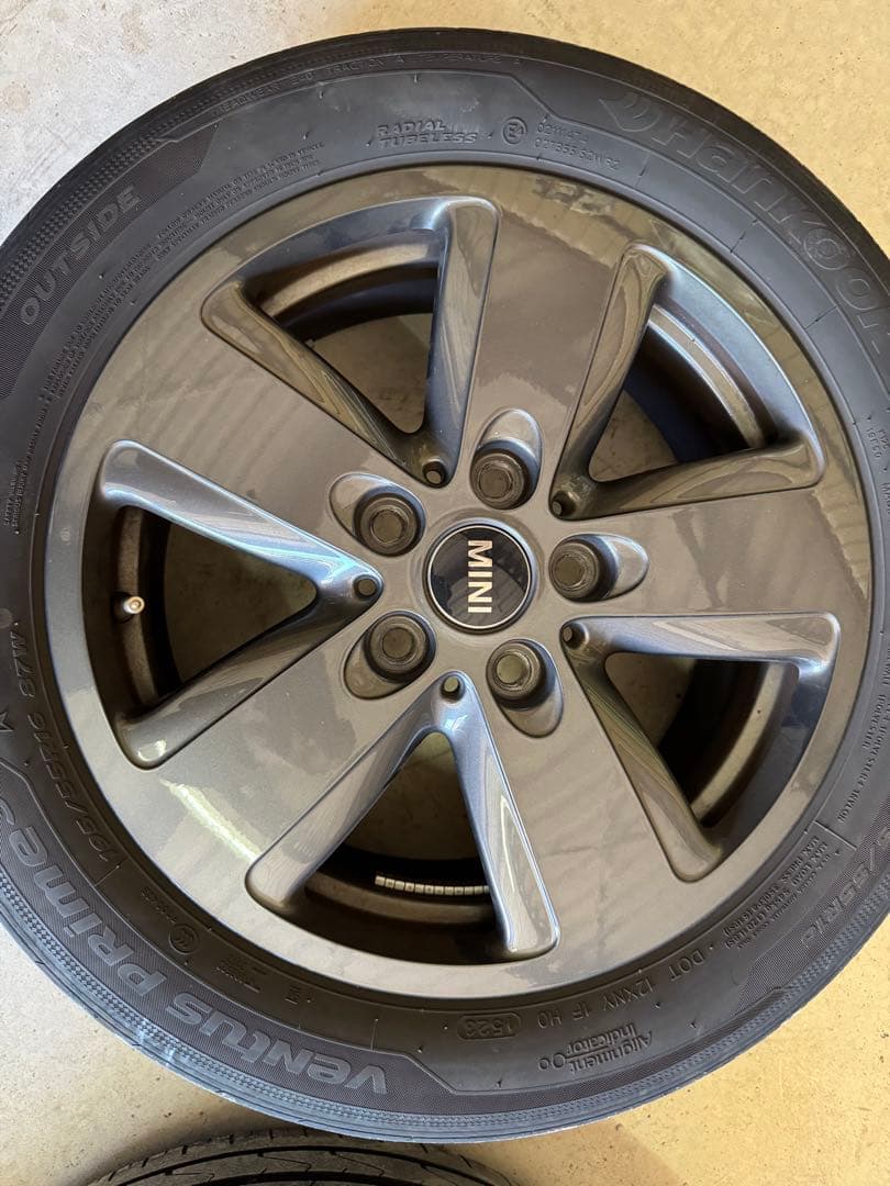 F55 LCI2後期　16 インチ純正ホイール