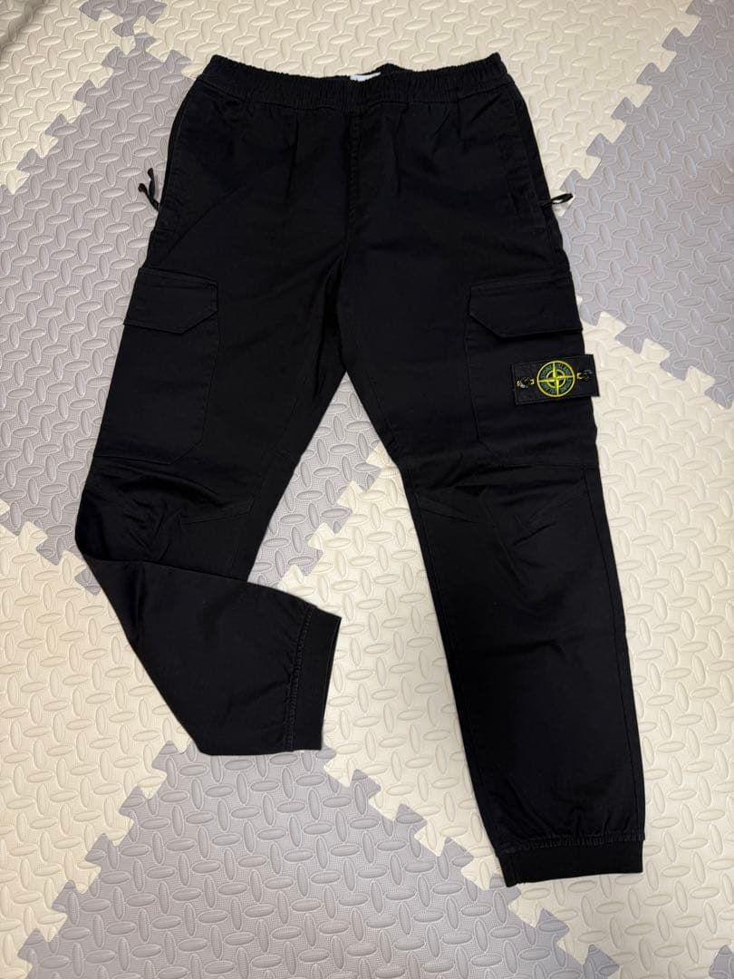 美品STONE  ワークパンツ ブラック　カーゴパンツ　ズボン黒ロゴ