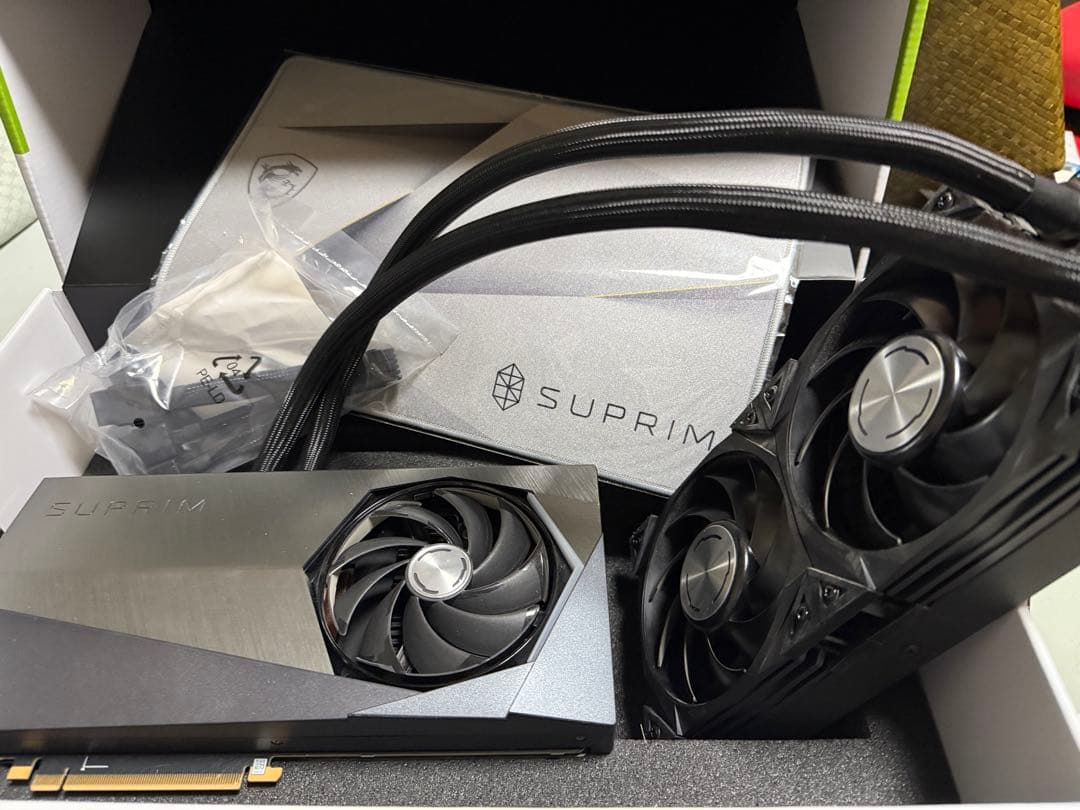 グラフィックボード・グラボ・ビデオカード MSI RTX4090 SUPRIM LIQUID X 24G