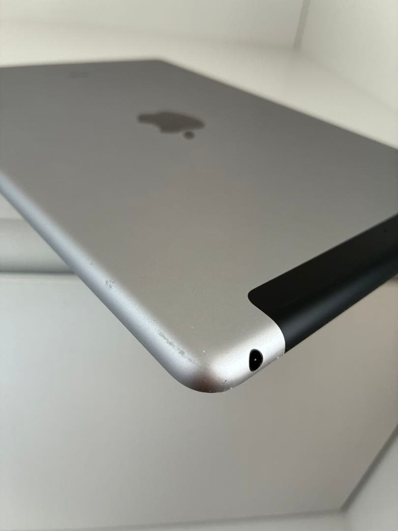 iPad 【第6世代】 A1954 WiFi+Cellular128GB